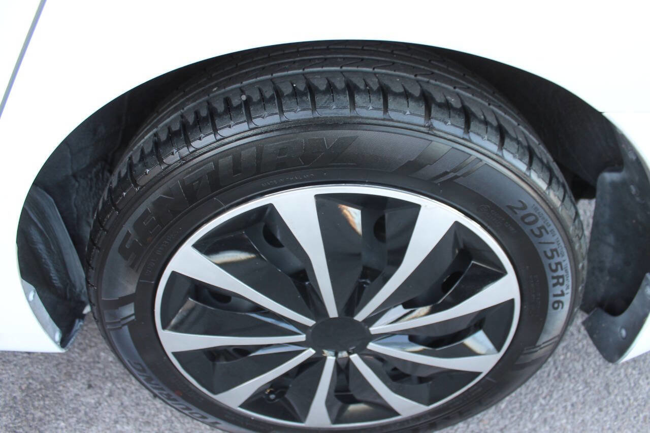 Used 2019 Nissan Sentra S FWD image 15