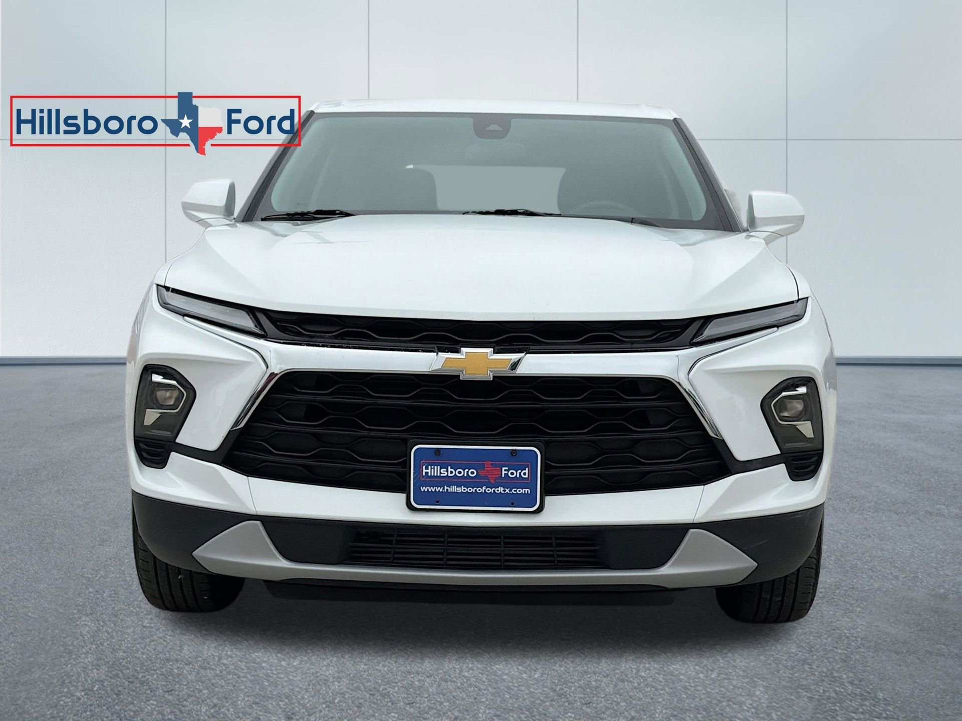 Used 2023 Chevrolet Blazer LT image 2