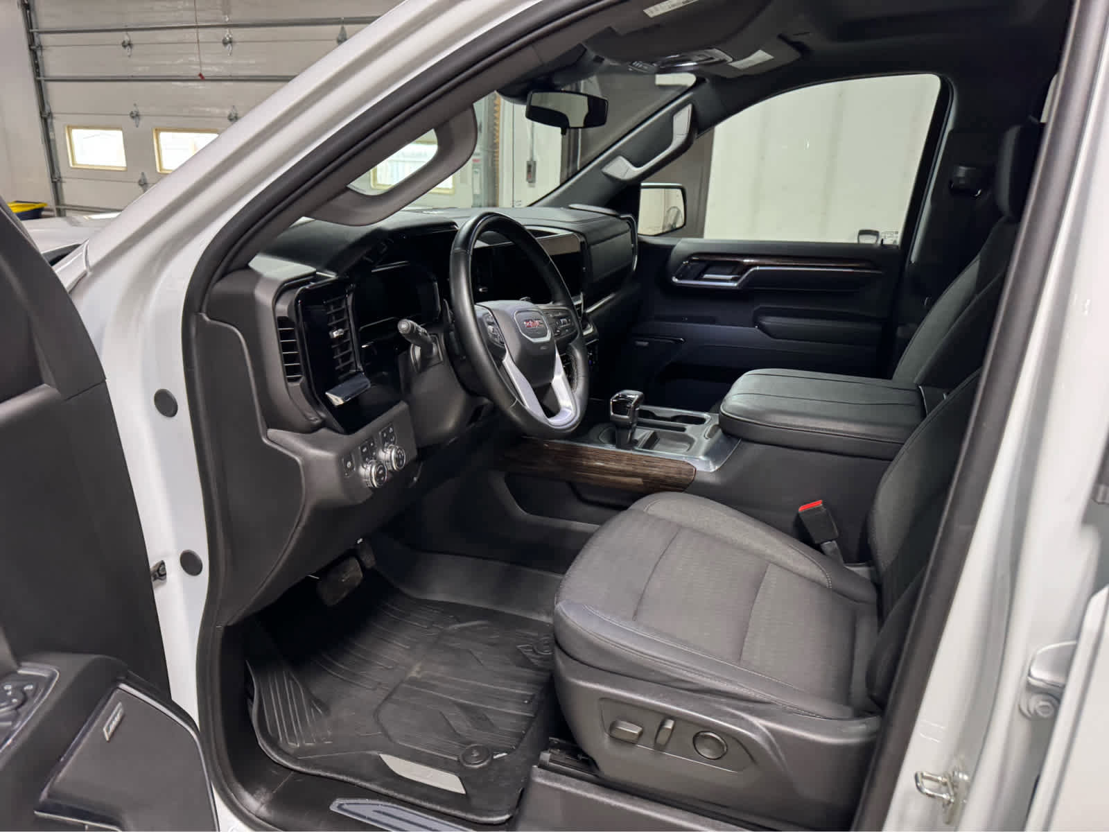 Certified 2024 GMC Sierra 1500 Elevation w/ Preferred Package image 14