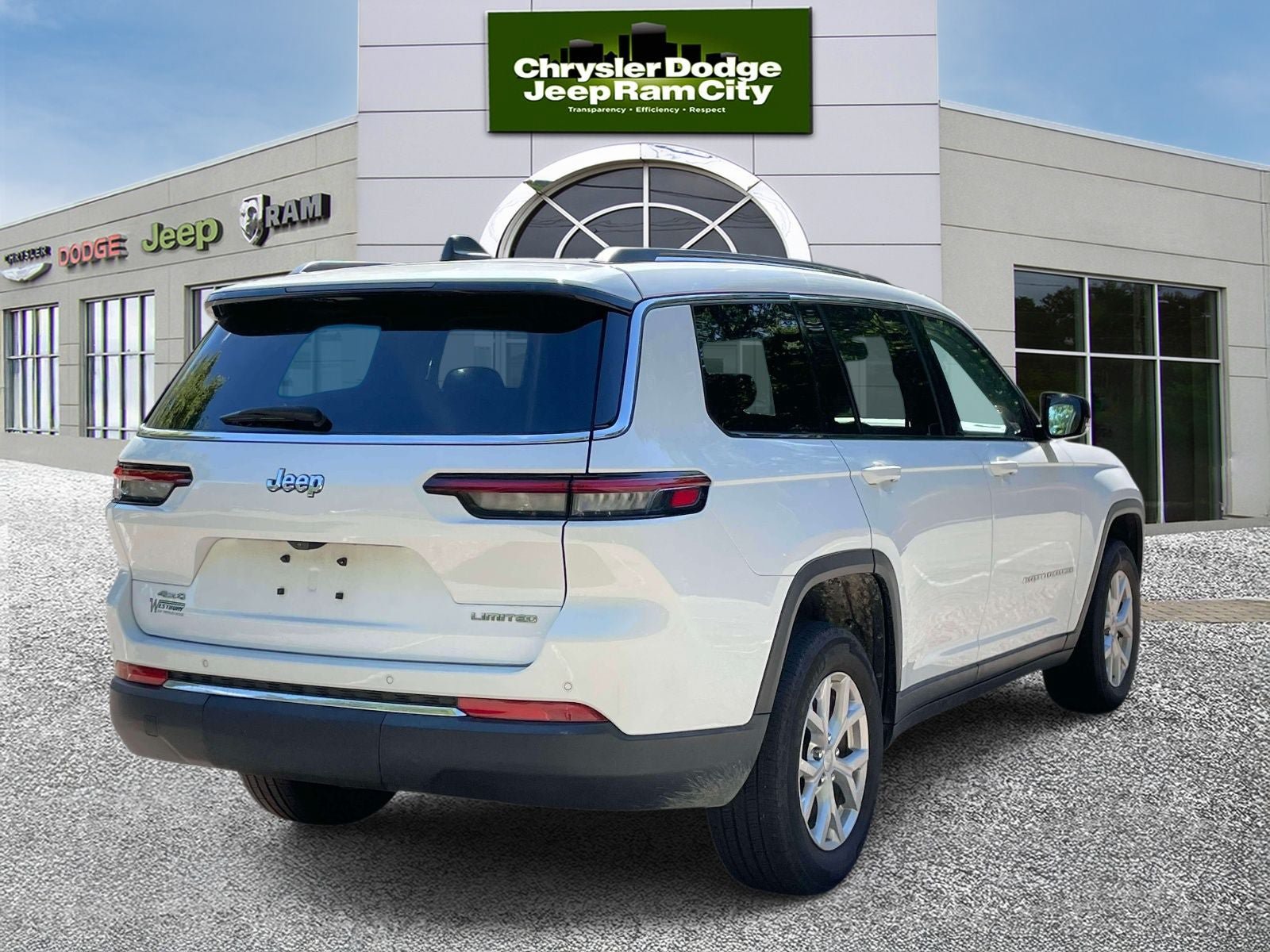 Used 2023 Jeep Grand Cherokee L Limited AWD/4WD image 6