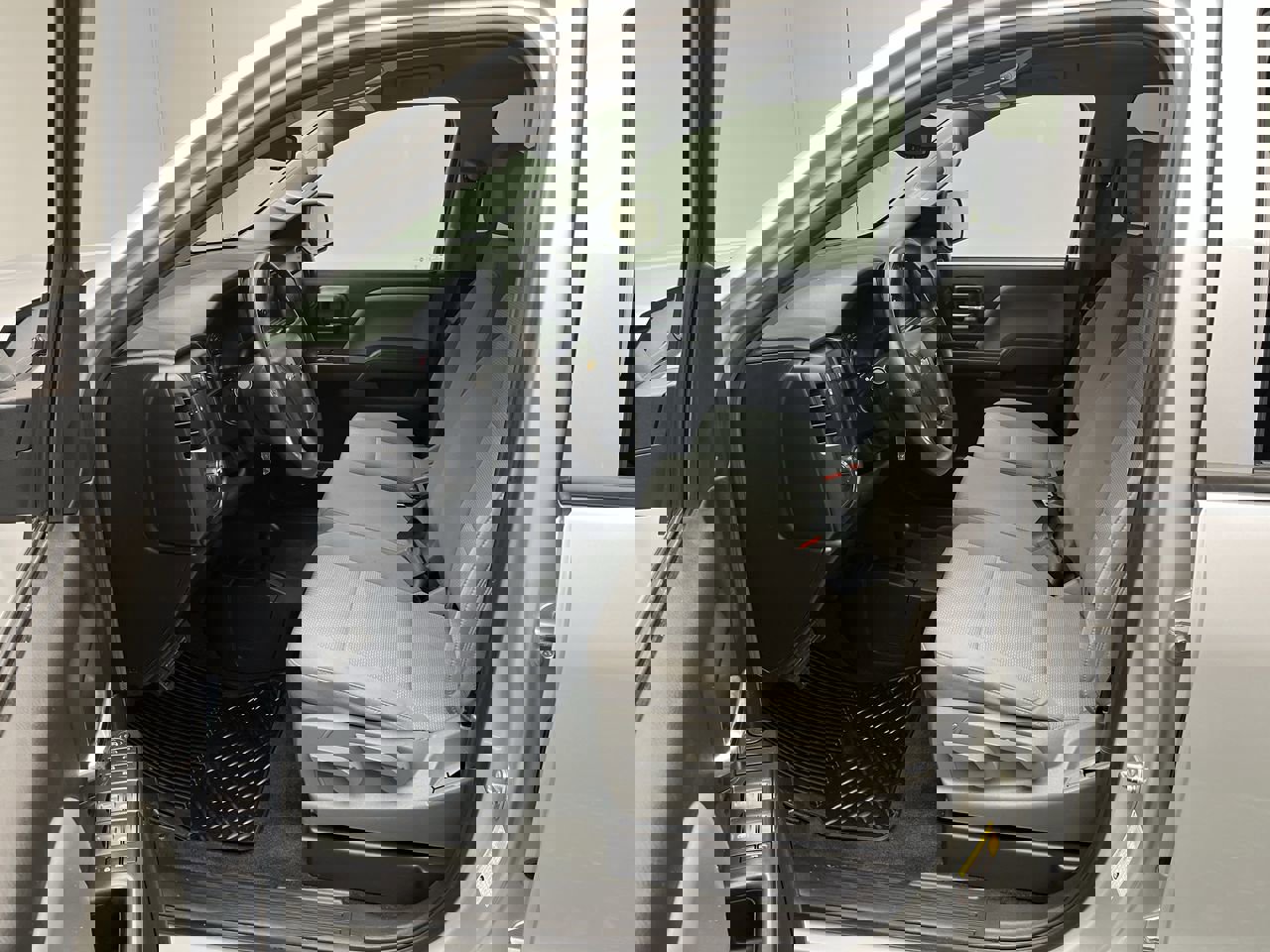 Used 2018 Chevrolet Silverado 1500 Custom w/ Custom Value Package image 3