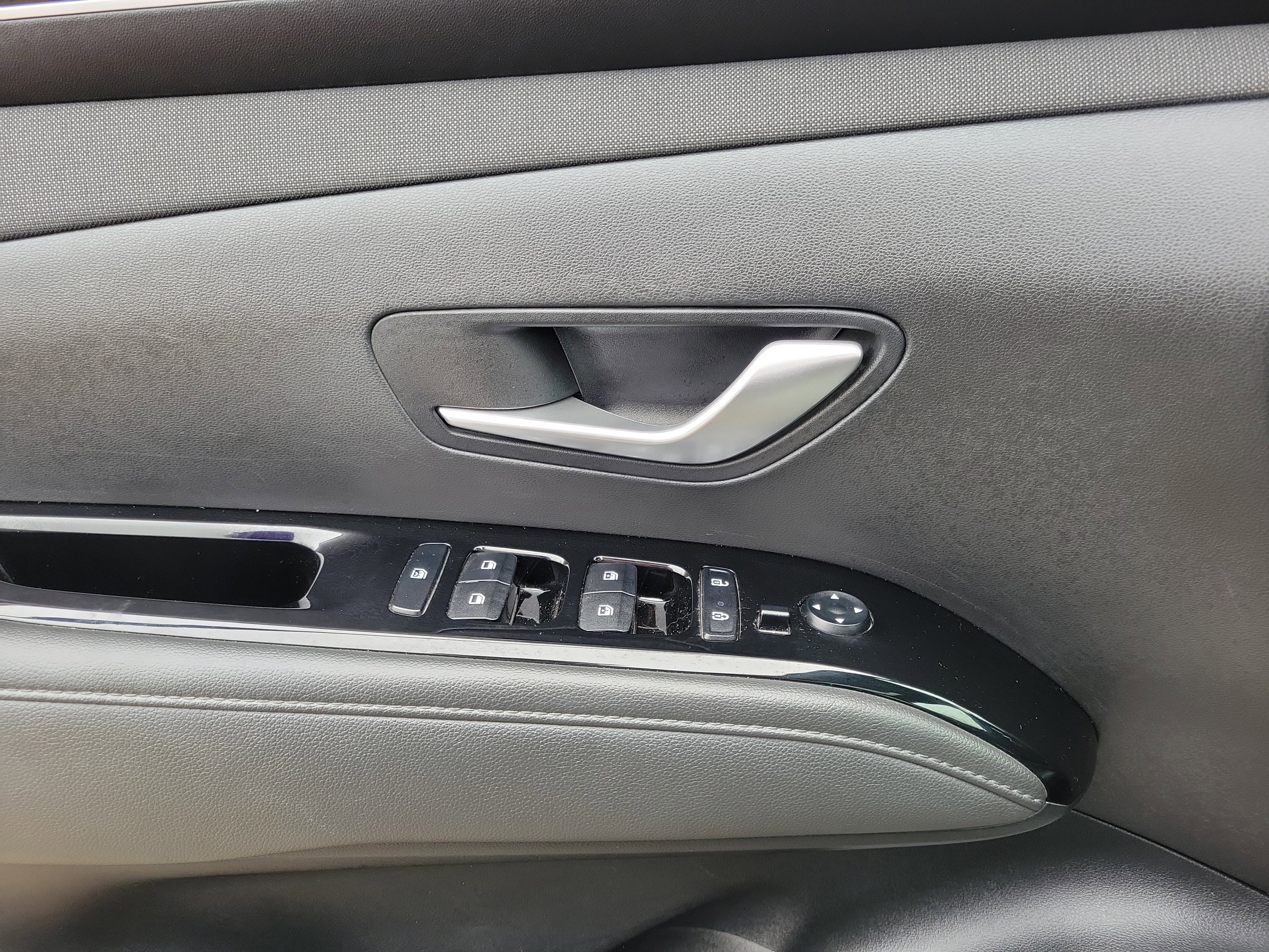 Used 2022 Hyundai Santa Cruz Limited image 17