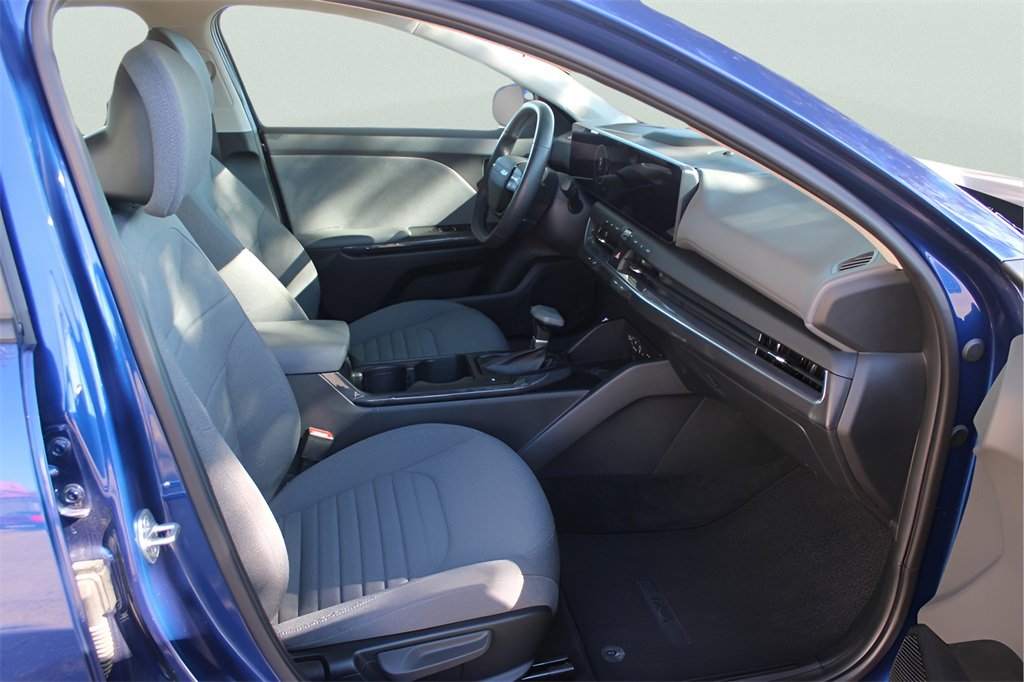 Used 2025 Kia K4 EX image 25