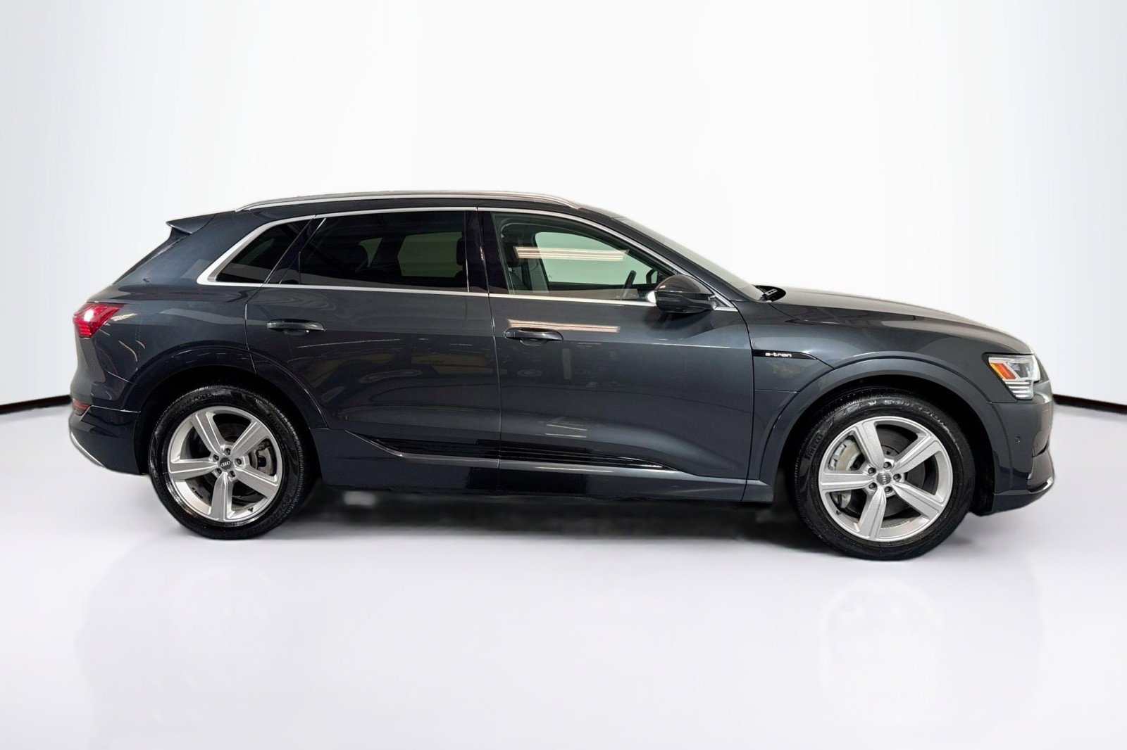 Used 2019 Audi e-tron Premium Plus w/ Cold Weather Package image 4