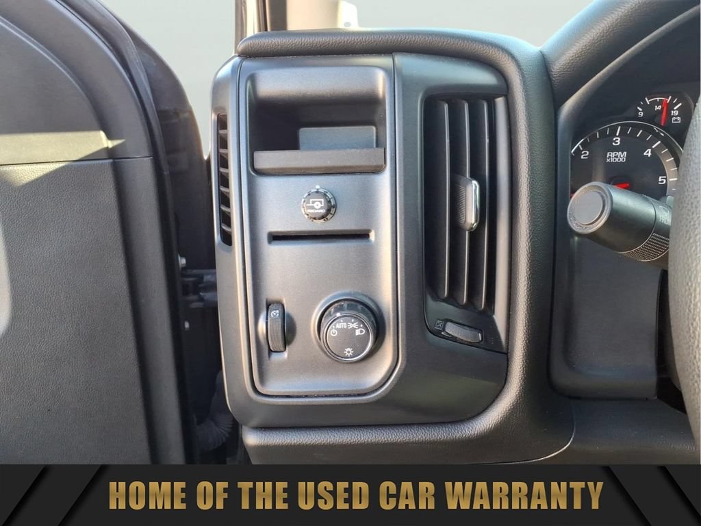 Used 2018 Chevrolet Silverado 1500 Custom w/ Custom Value Package AWD/4WD image 18