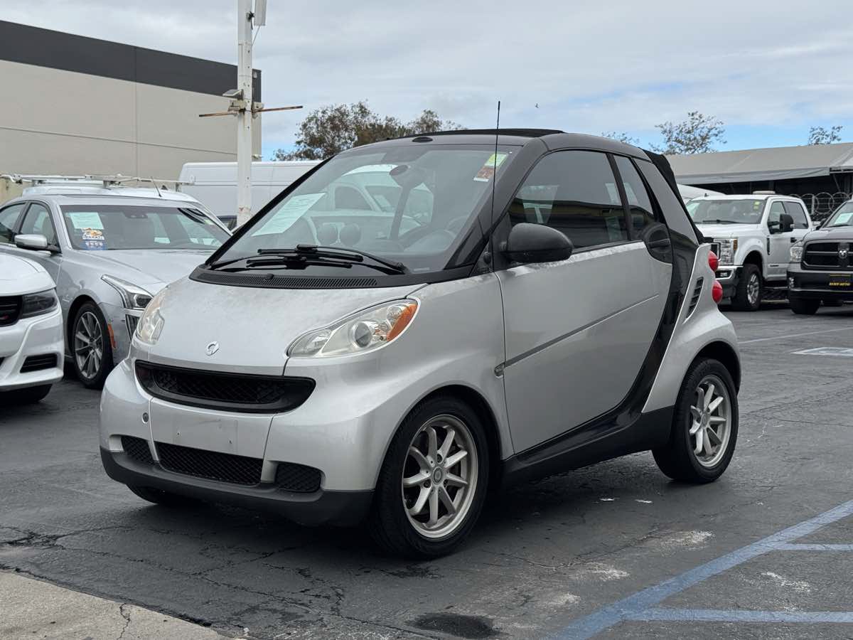 Used 2009 smart fortwo passion RWD image 4