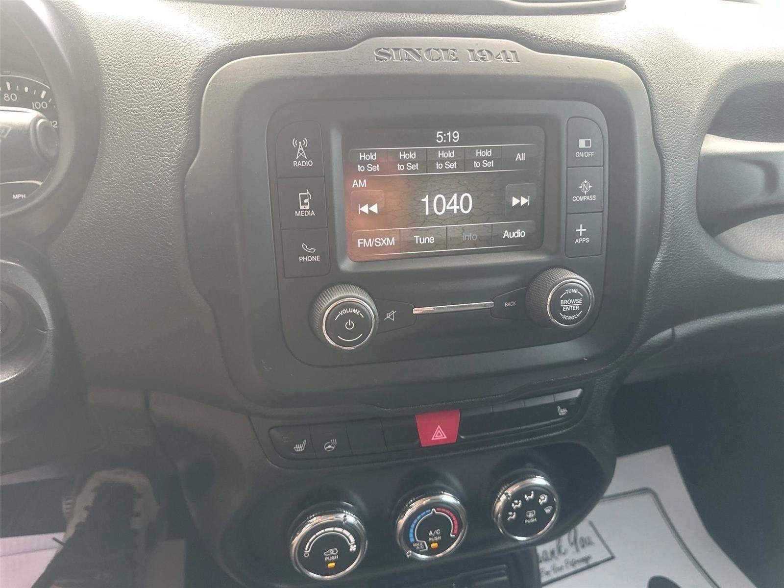 Used 2017 Jeep Renegade Latitude w/ Cold Weather Group FWD image 25