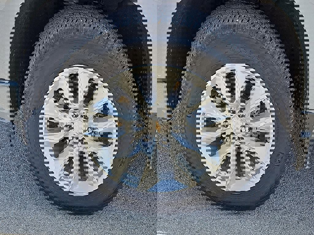 Used 2025 Chevrolet Silverado 1500 Custom RWD image 13