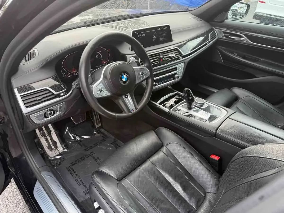 Used 2020 BMW 740i w/ M Sport Package RWD image 9