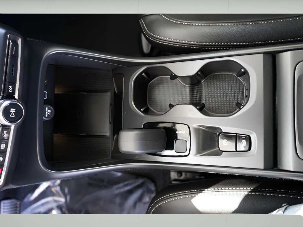 New 2026 Volvo XC40 B5 Core w/ Protection Package image 15