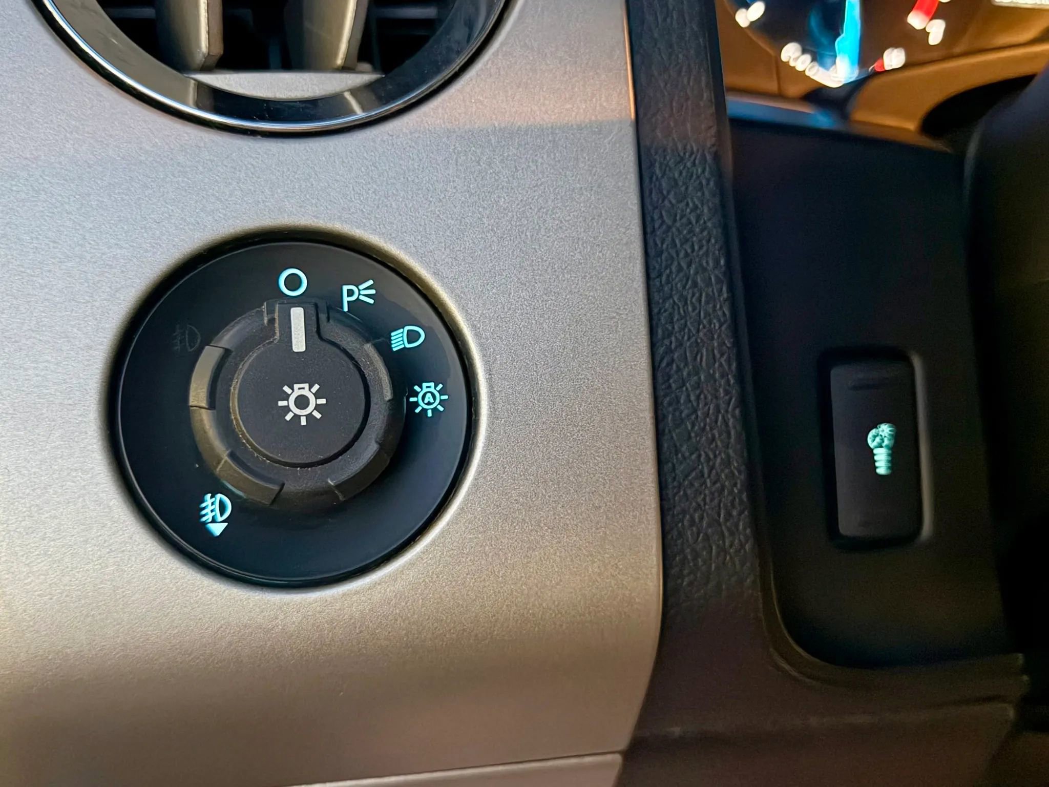 Used 2015 Ford Expedition EL XLT image 34