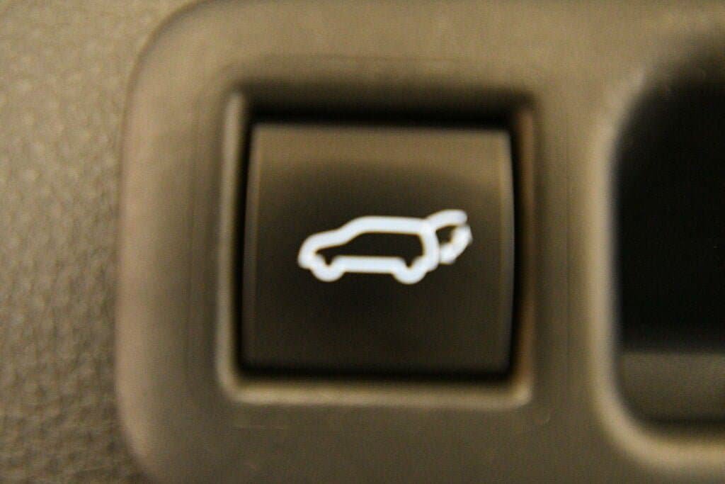 Used 2023 Toyota Highlander LE FWD image 24