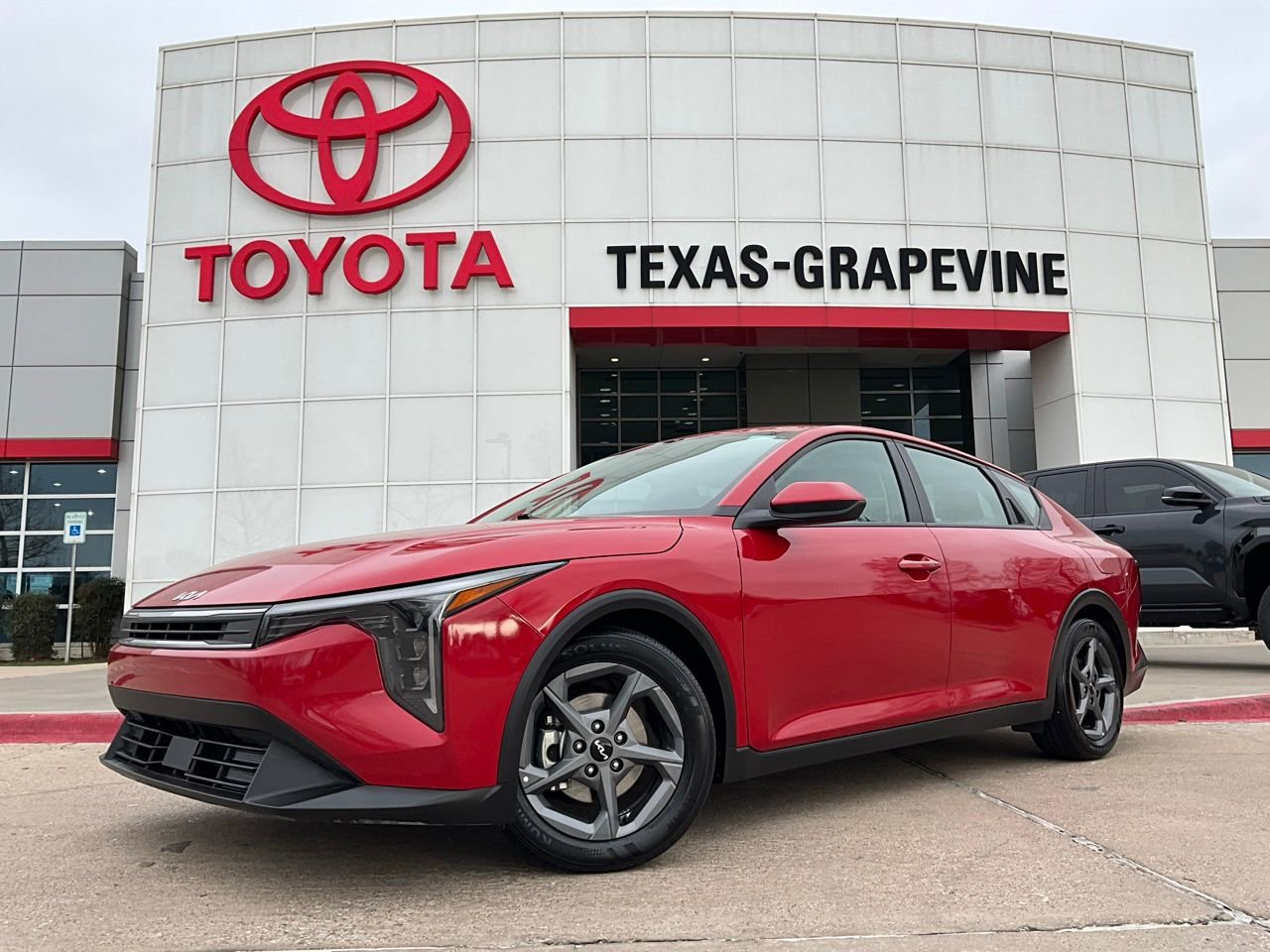 Used 2025 Kia K4 LXS image 2