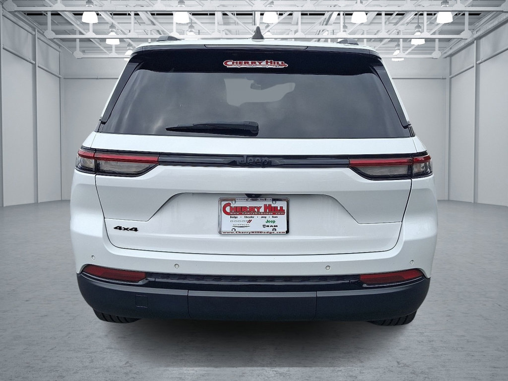 Certified 2023 Jeep Grand Cherokee Altitude image 4