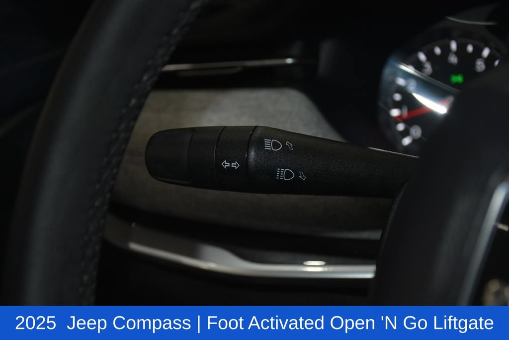 Used 2025 Jeep Compass Latitude w/ Sun & Sound Group AWD/4WD image 11