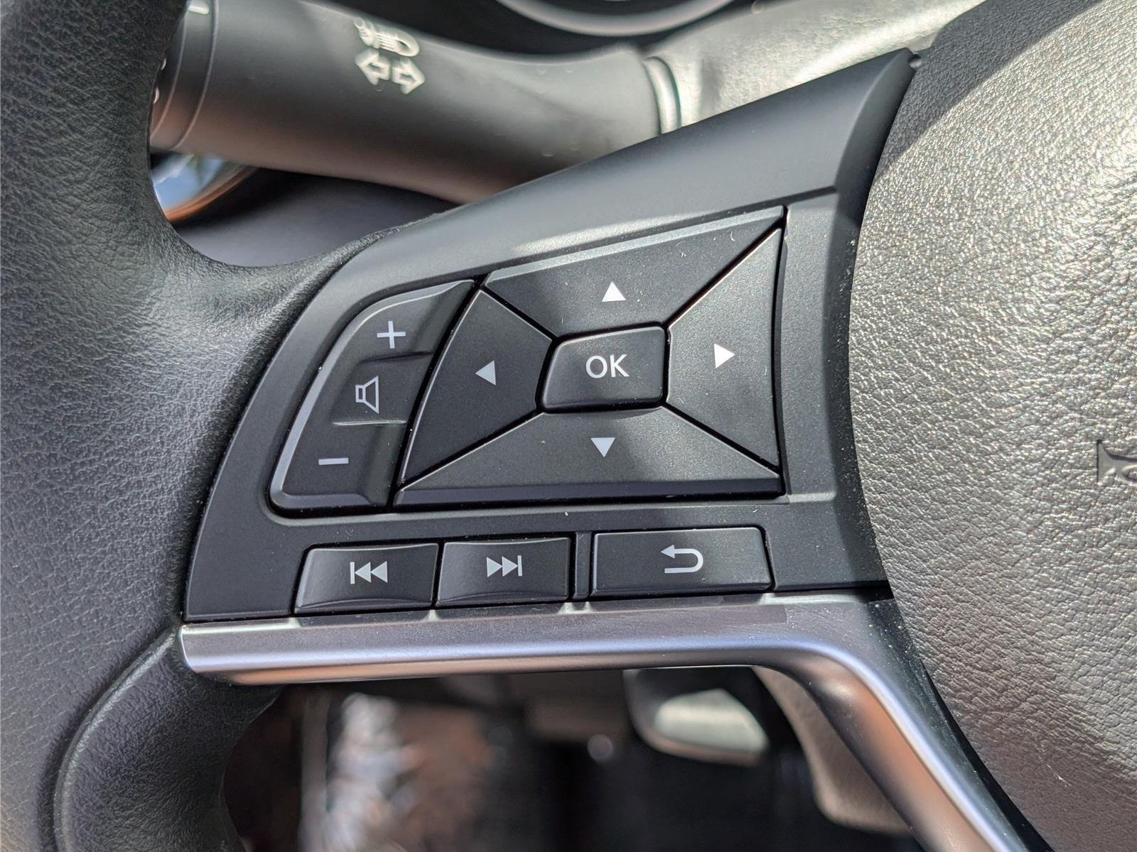 Used 2025 Nissan Sentra SV FWD image 20
