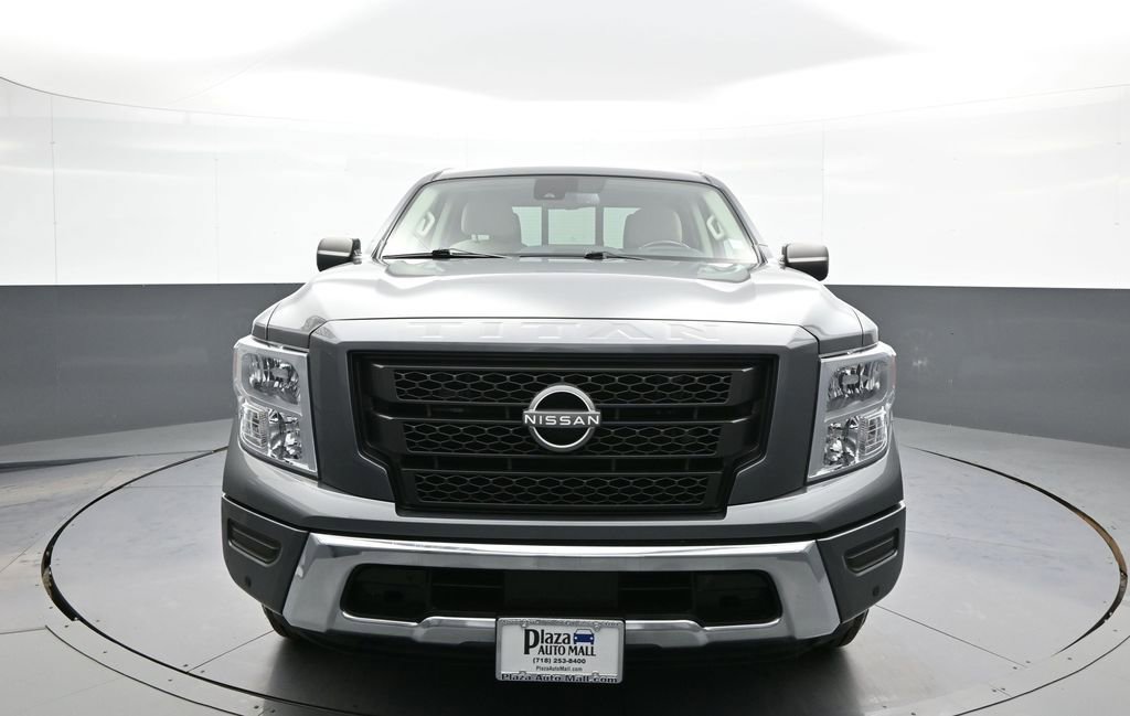 Used 2024 Nissan Titan SV w/ SV Convenience Package image 2