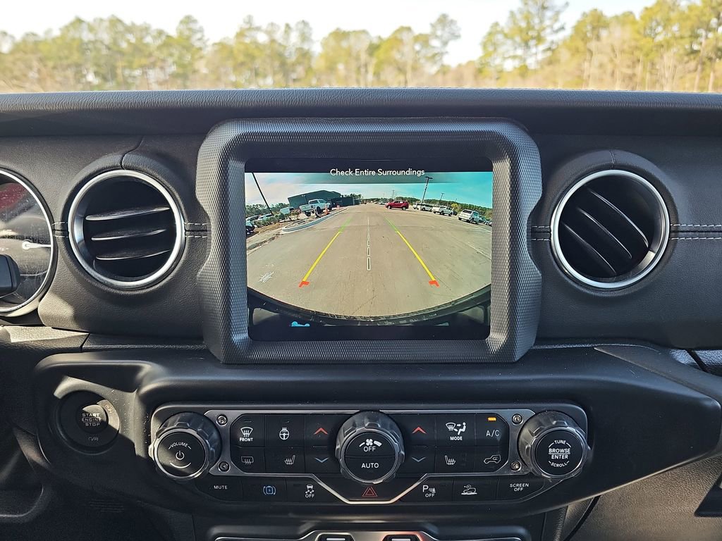 Used 2022 Jeep Wrangler Unlimited Sahara w/ Cold Weather Group image 28