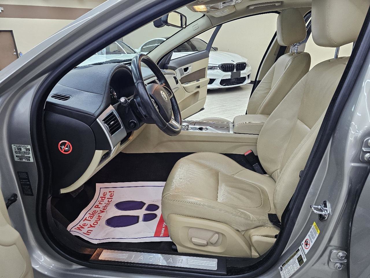 Used 2013 Jaguar XF image 17