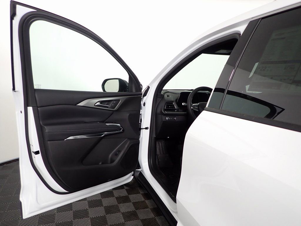 New 2026 Chevrolet Traverse LT w/ LPO, Floor Liner Package image 17