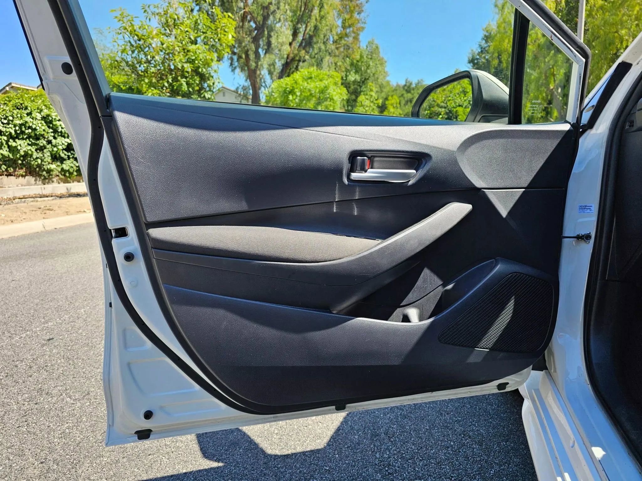 Used 2021 Toyota Corolla LE image 19