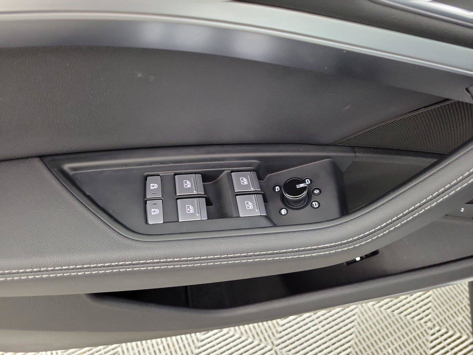 Used 2023 Audi e-tron Premium Plus w/ Premium Plus Package AWD/4WD image 19