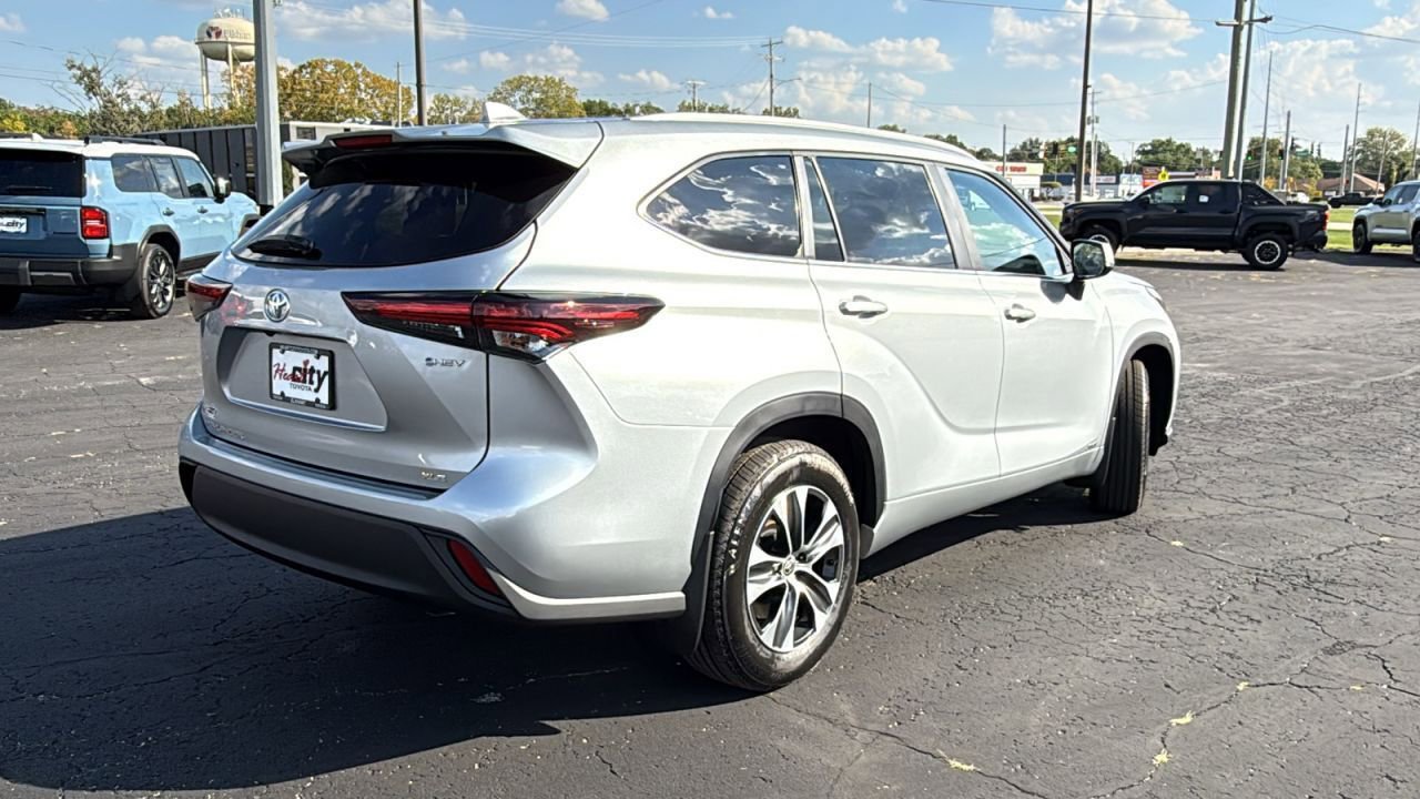 New 2025 Toyota Highlander XLE image 9