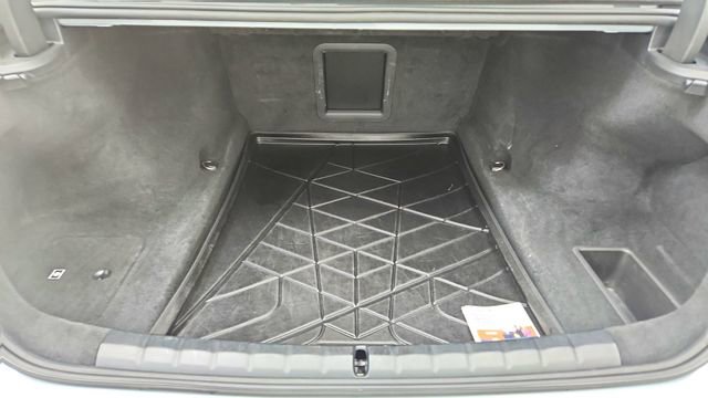 Used 2024 BMW 740i xDrive w/ Premium Package image 15