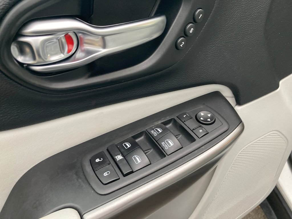 Used 2021 Jeep Cherokee Limited image 14