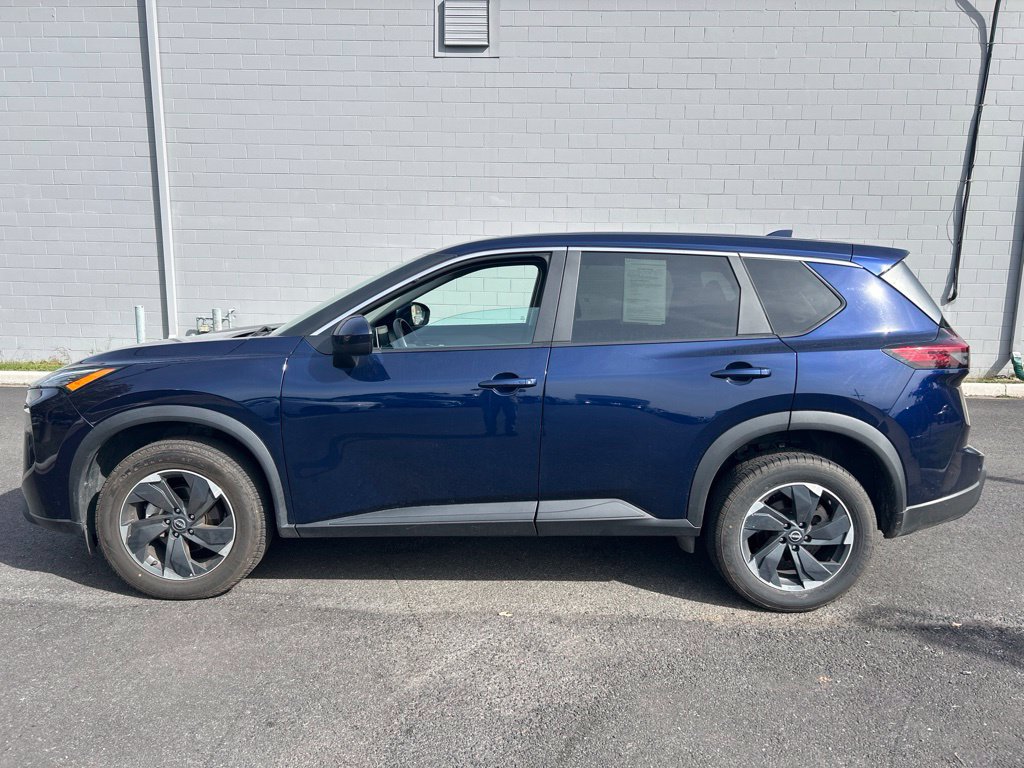 Used 2024 Nissan Rogue SV AWD/4WD image 8