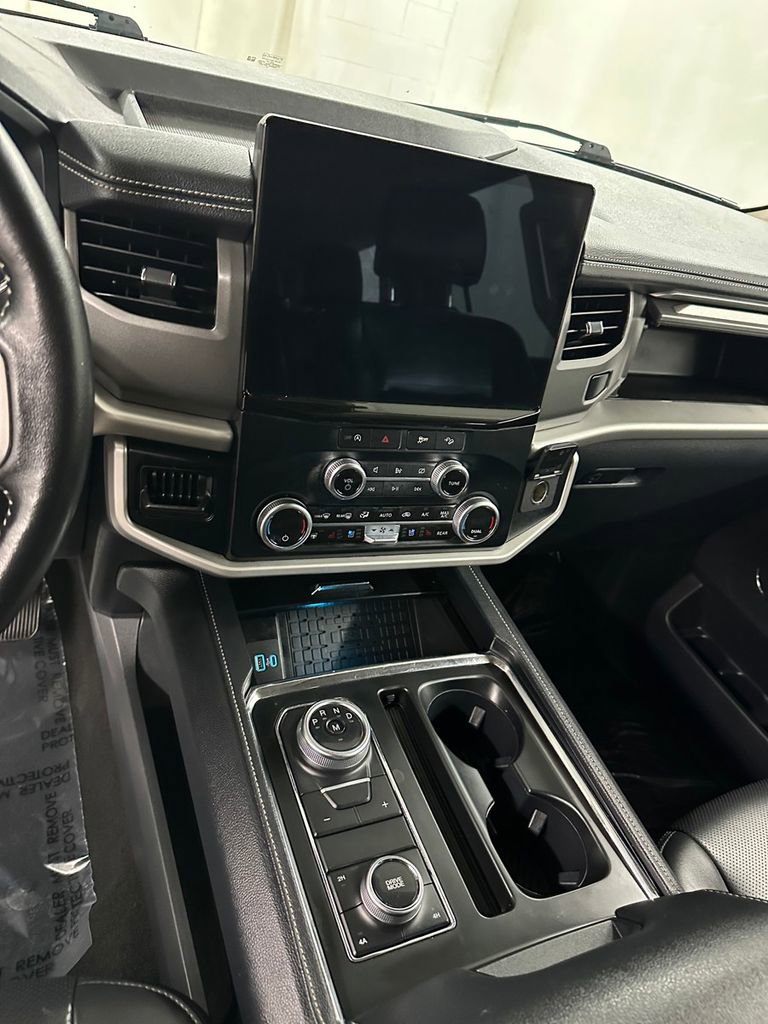 Used 2024 Ford Expedition Max XLT image 18