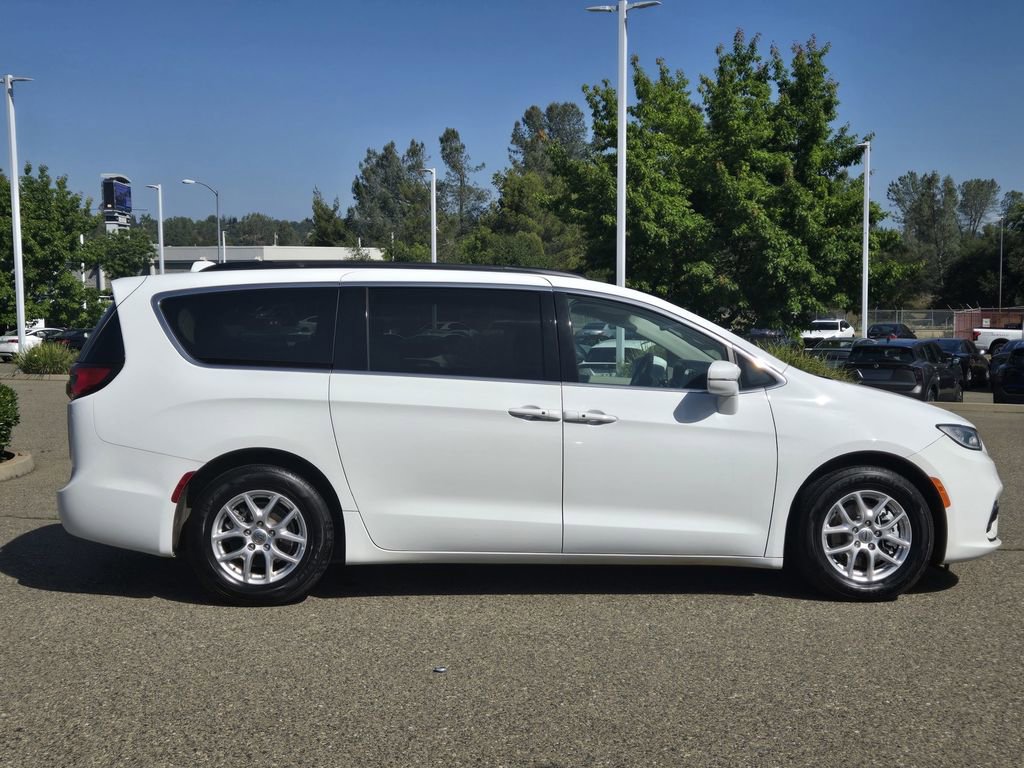 Used 2022 Chrysler Pacifica Touring-L FWD image 15