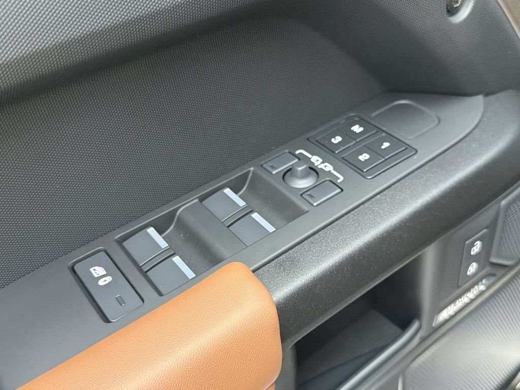 New 2026 Land Rover Defender 110 OCTA AWD/4WD image 20