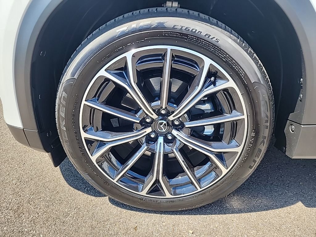 Certified 2025 MAZDA CX-70 Plug-In Hybrid w/ Premium Plus AWD/4WD image 9