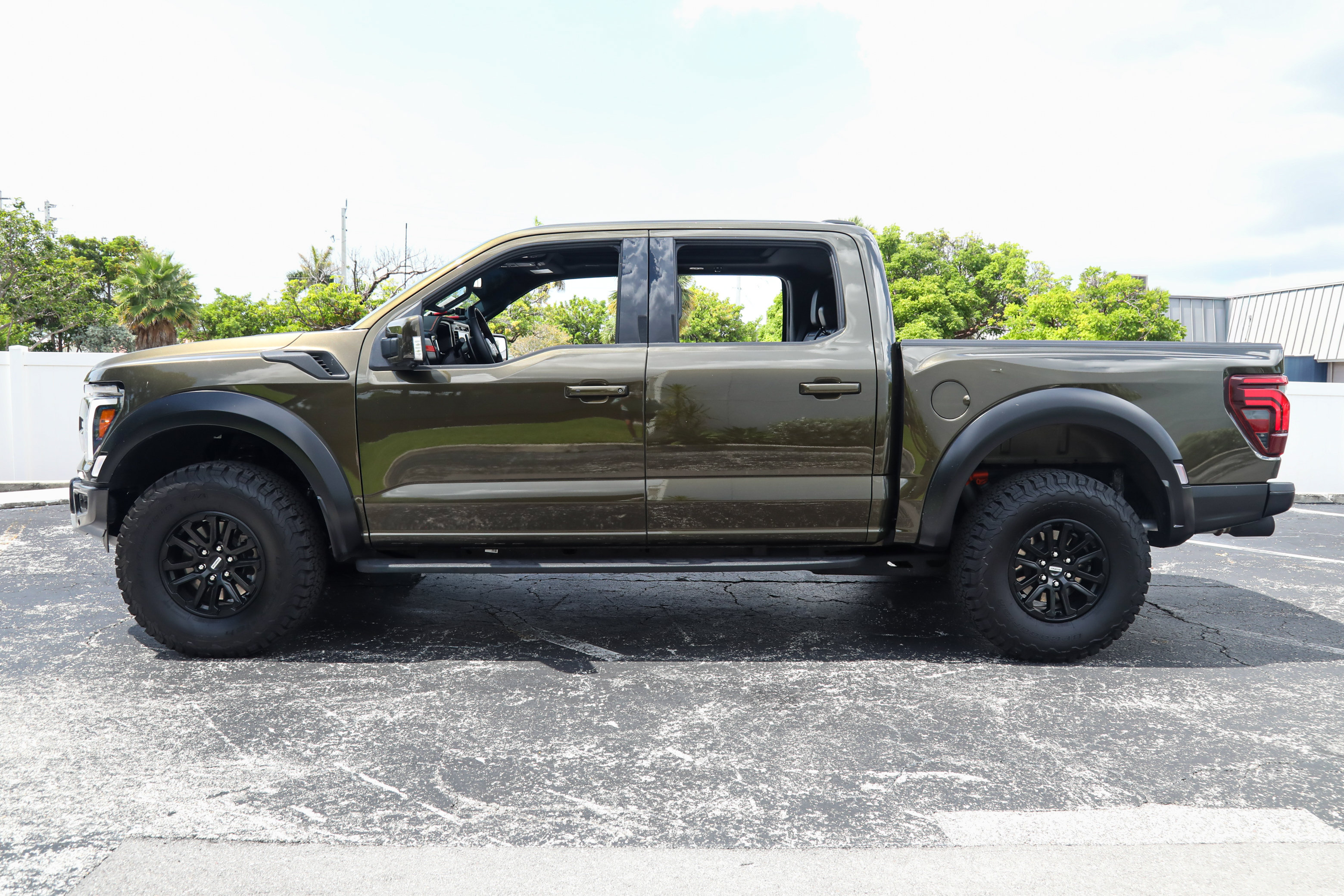 Used 2025 Ford F150 Raptor AWD/4WD image 2
