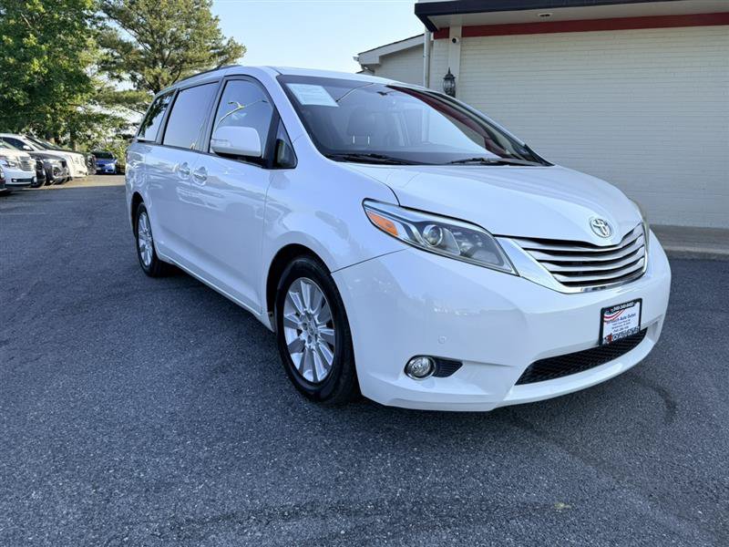 Used 2015 Toyota Sienna Limited Premium FWD image 3