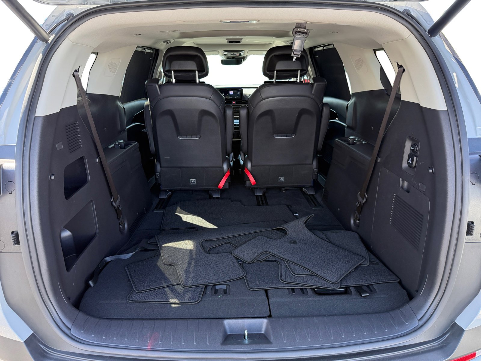 Used 2025 Kia Carnival SX Prestige FWD image 17