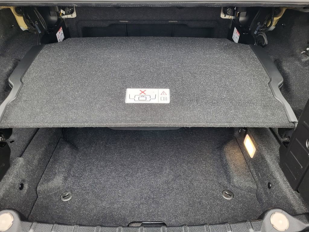 Used 2020 BMW M4 Convertible image 16