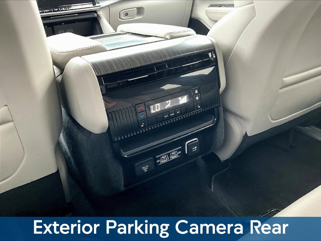 Used 2024 Jeep Wagoneer L Series III w/ Flexible Seating Group AWD/4WD image 13