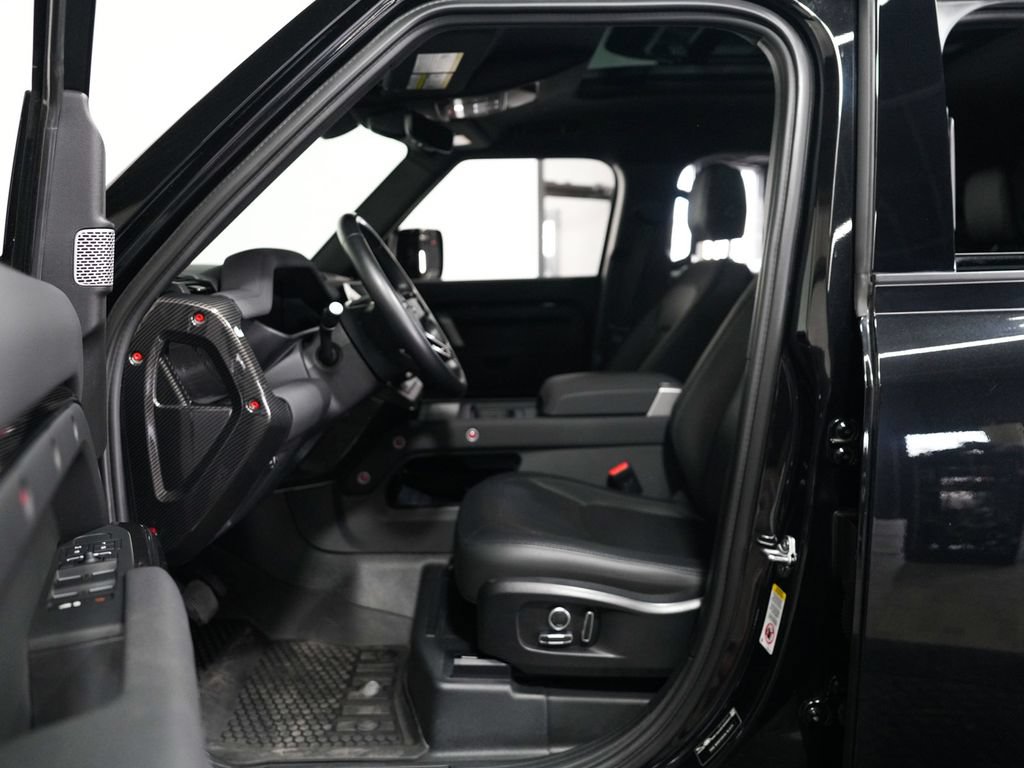 Used 2023 Land Rover Defender 130 X-Dynamic SE AWD/4WD image 28