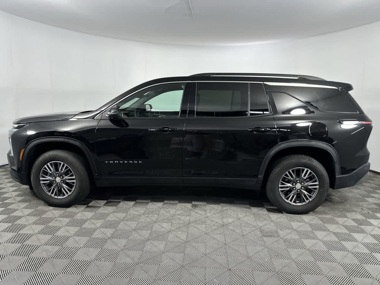 Used 2026 Chevrolet Traverse LT w/ Driver Confidence Package AWD/4WD image 5
