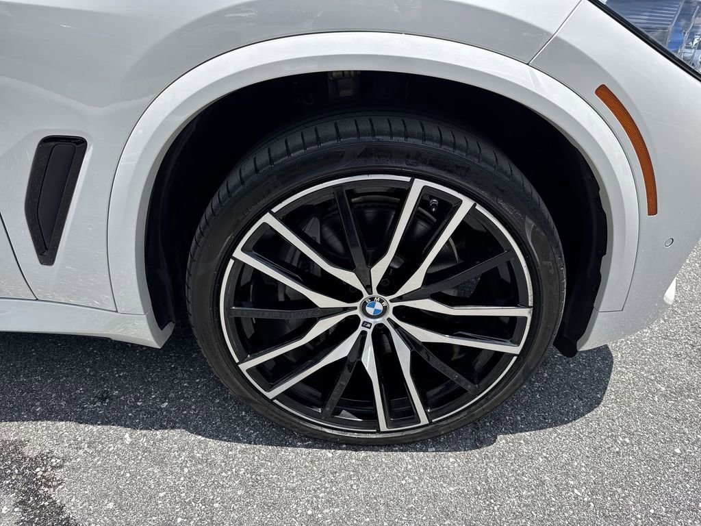 Used 2019 BMW X5 xDrive50i w/ M Sport Package AWD/4WD image 59
