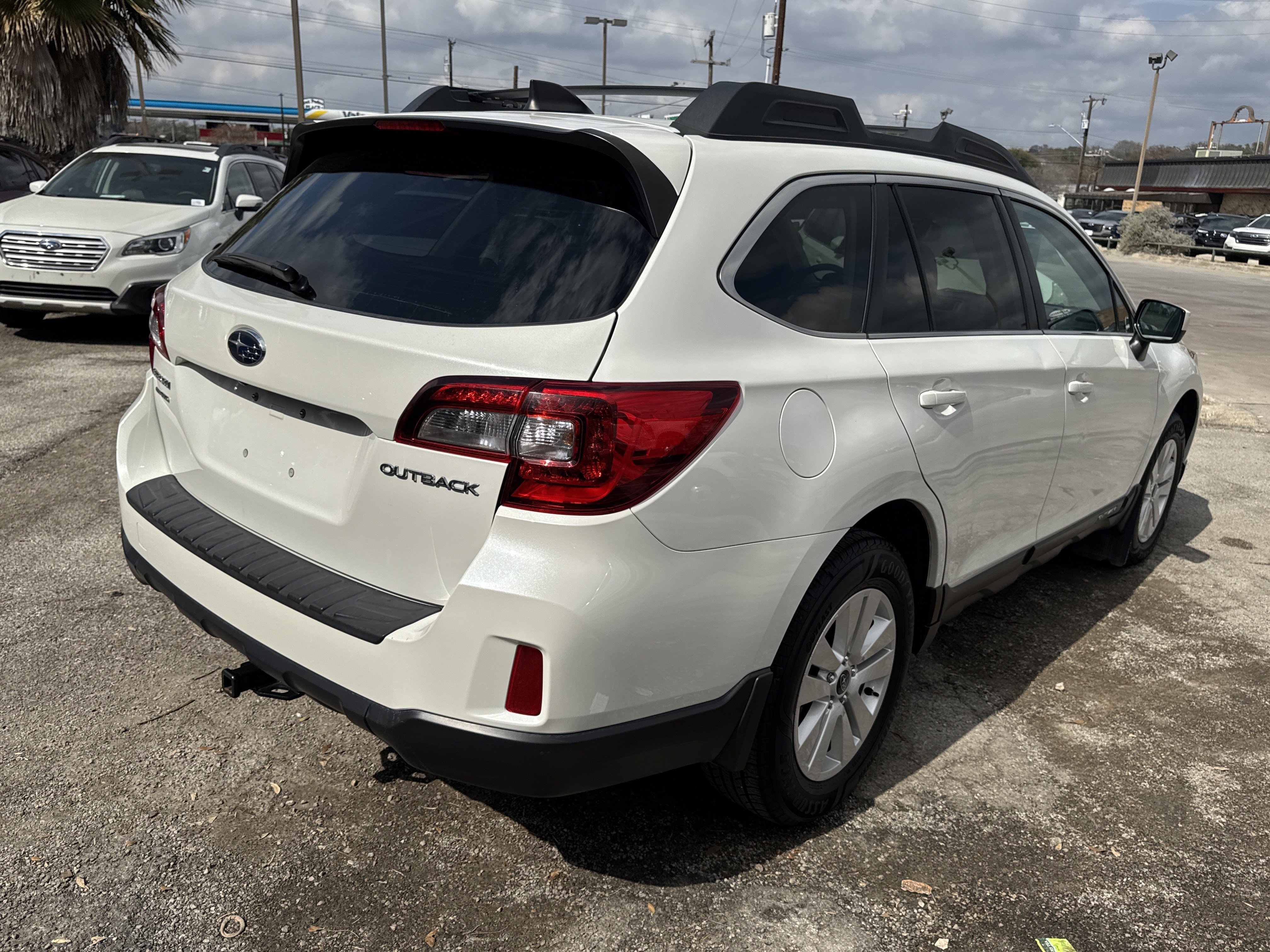 Used 2016 Subaru Outback 2.5i Premium w/ Popular Package #2 image 3