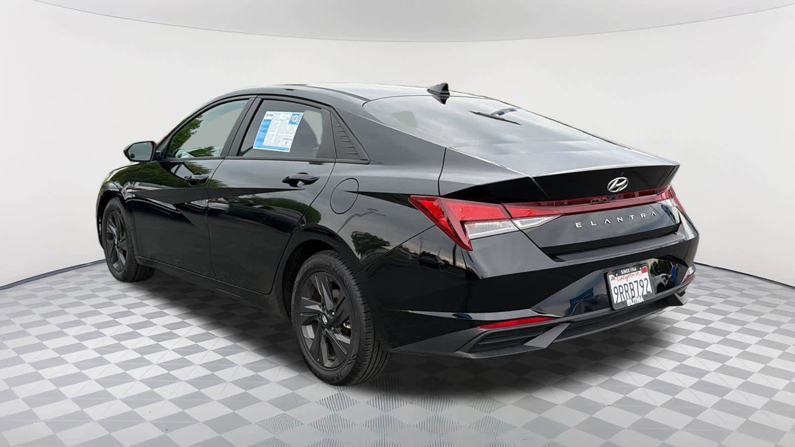 Used 2023 Hyundai Elantra SEL image 7