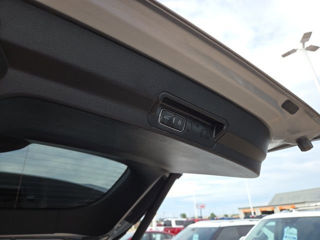Used 2022 Ford Explorer XLT image 7