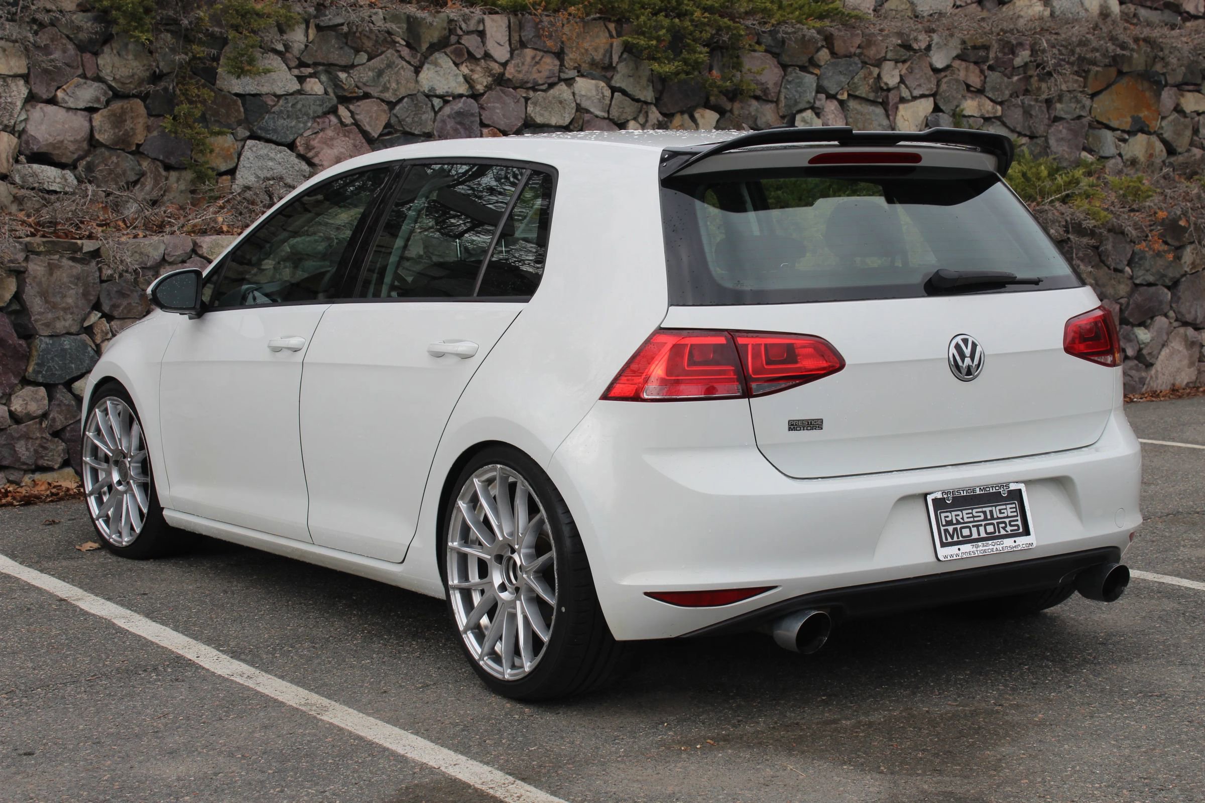 Used 2017 Volkswagen Golf Wolfsburg Edition image 7