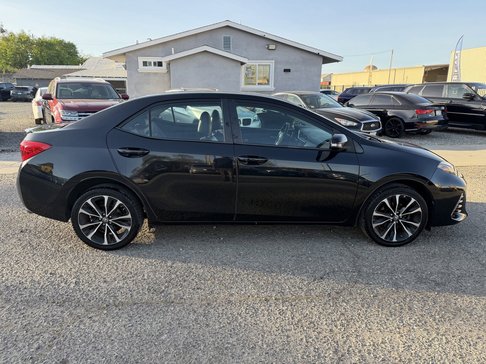 Used 2018 Toyota Corolla SE w/ Carpet Mat Package (TMS) image 4