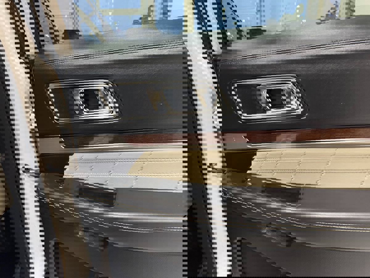 Used 2016 Ford Explorer Platinum image 44