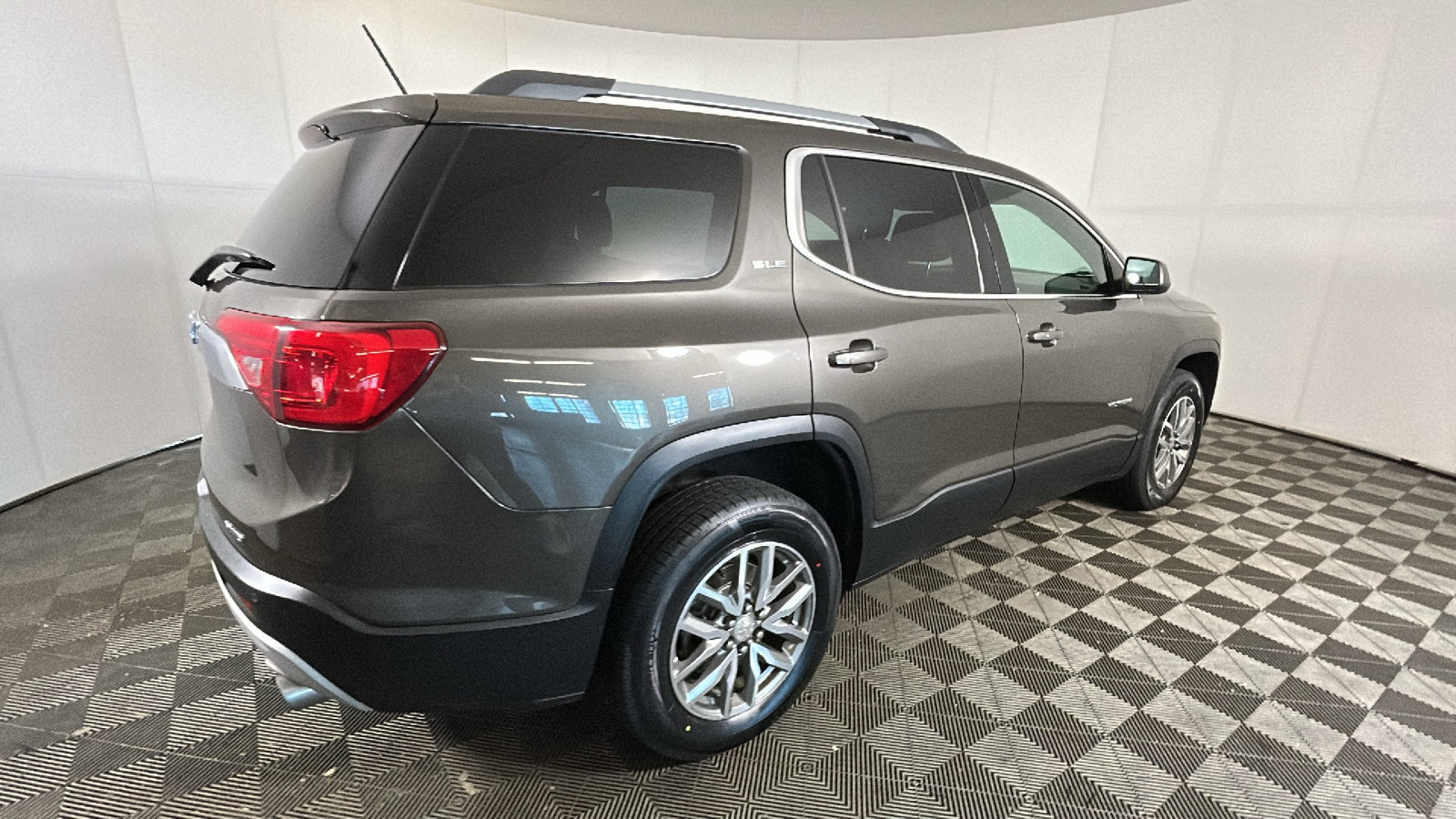 Used 2019 GMC Acadia SLE w/ Driver Alert Package I AWD/4WD image 3