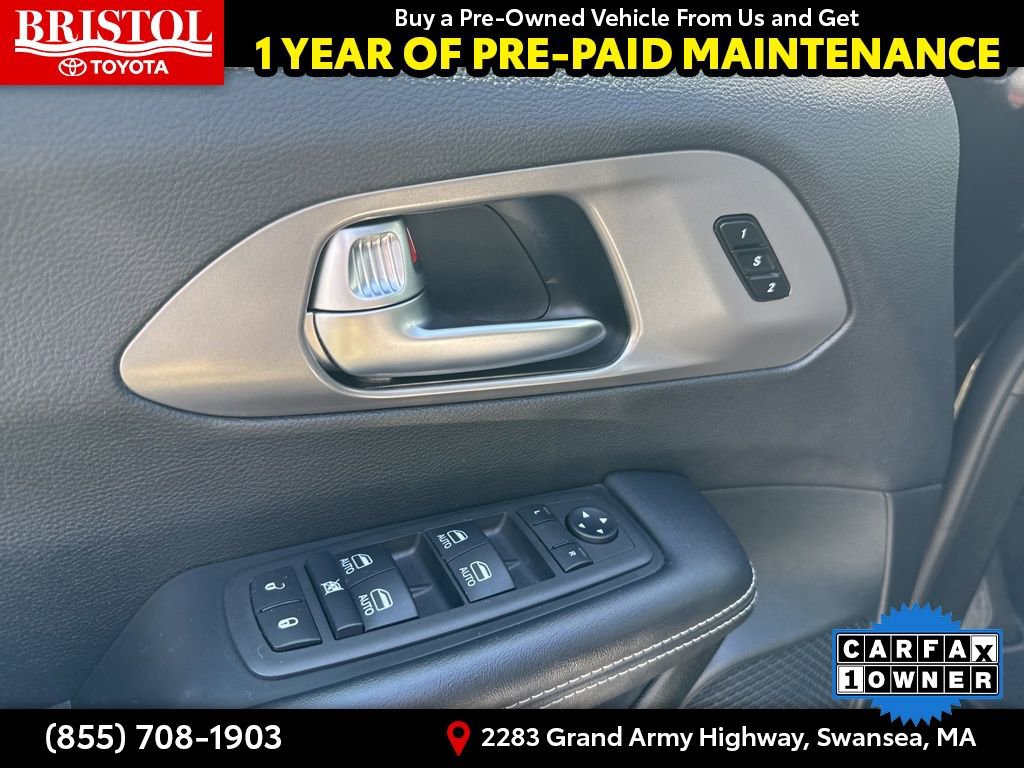 Used 2025 Chrysler Pacifica Select image 21